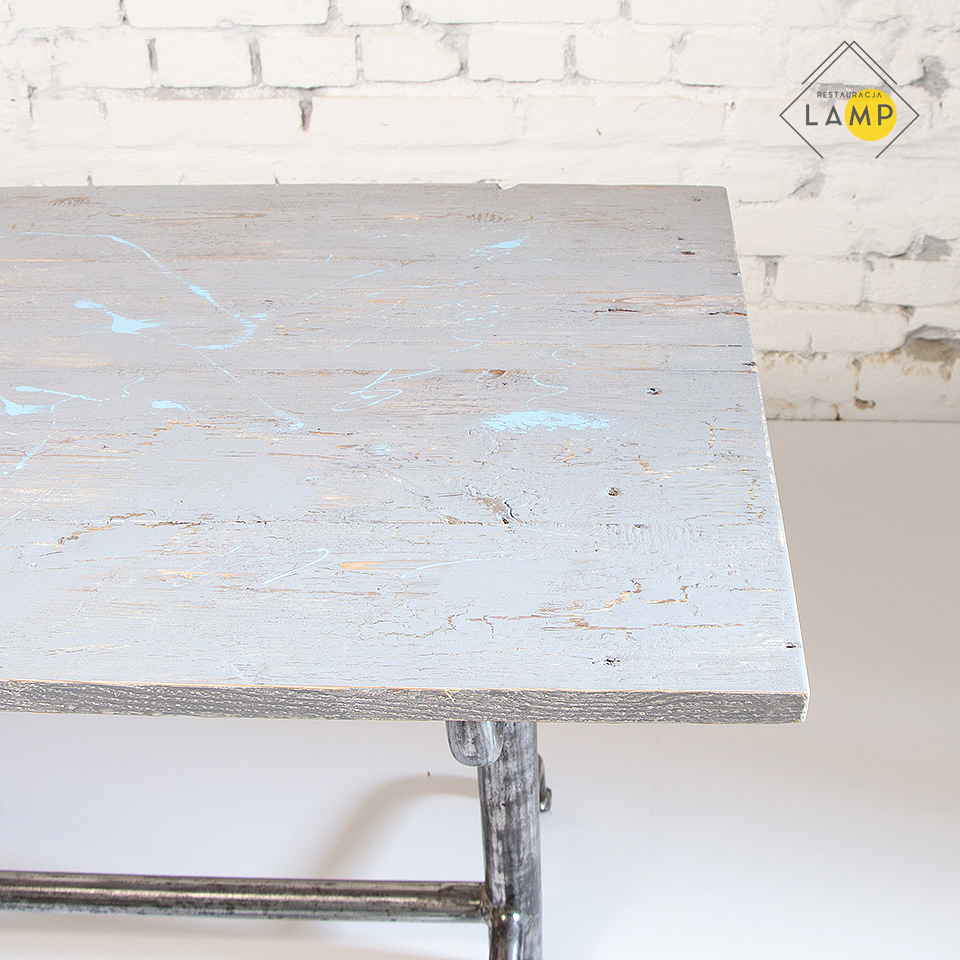 lampy i meble z obiektów przemysłowych i medycznych