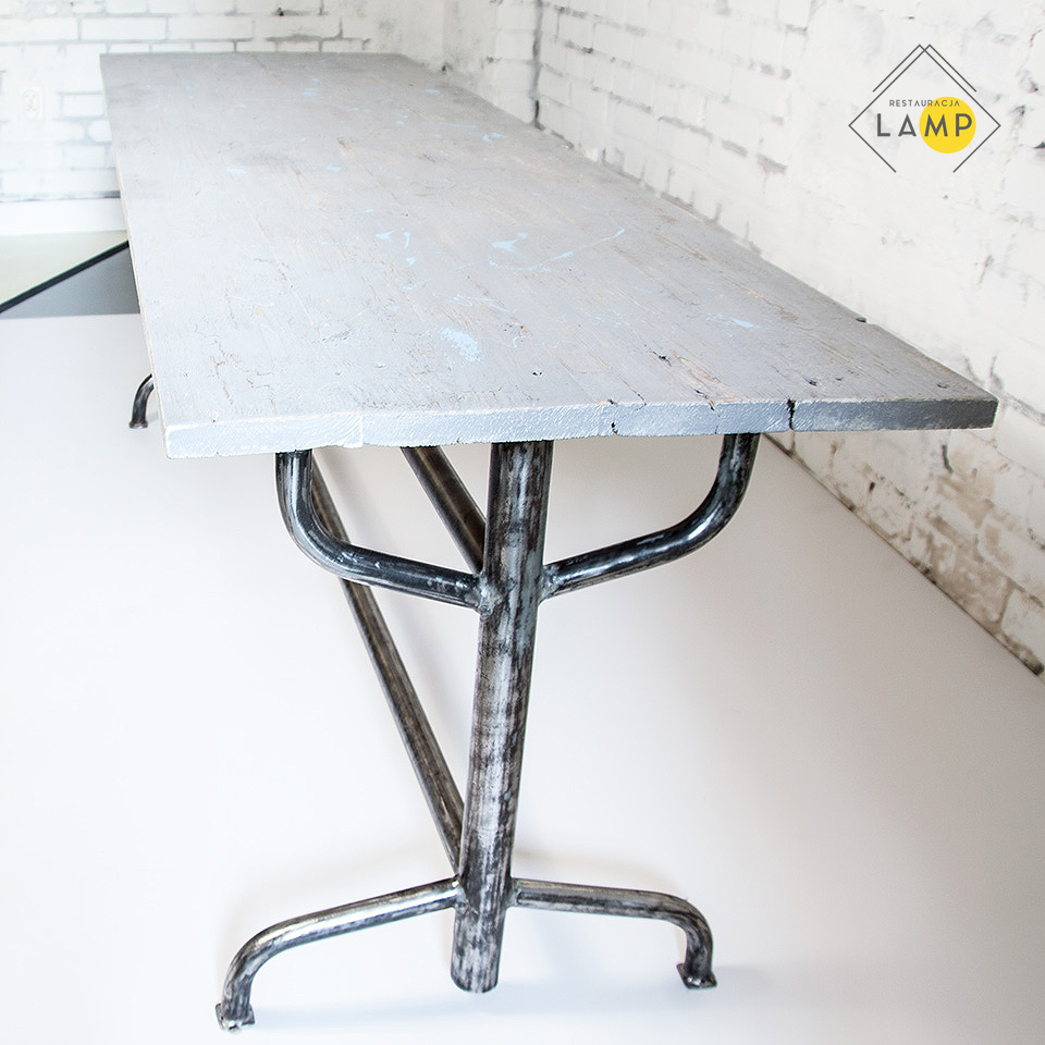 lampy i meble z obiektów przemysłowych i medycznych